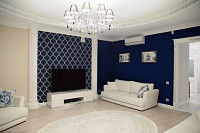 Фото реализации дизайна классической гостиной цвета индиго. Фото КВАРТИР, ДОМОВ