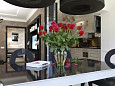 Дизайн гостиной, объединенной с кухней и столовой зоной в стиле арт-деко. Дизайн КУХНИ-СТУДИИ