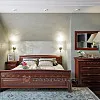 Дизайн спальни на мансардном этаже в классическом стиле