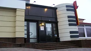 Фасад ресторана Контрабас в классическом стиле